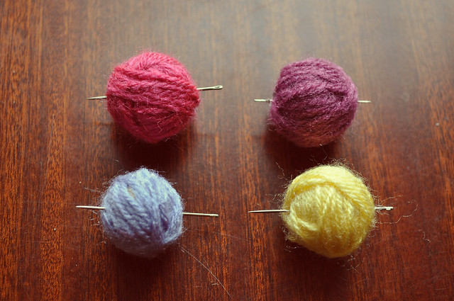 Yarn balls necklace tutorial 2