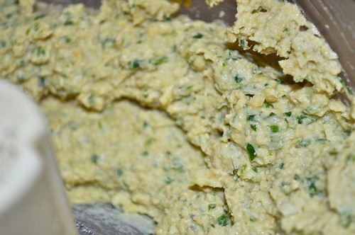 hummus with spice & parsley 5