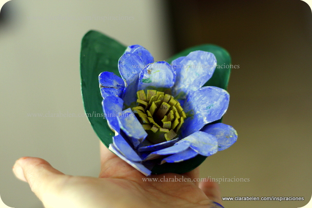 Manualidades: Originales flores de loto y nenúfar con rollos de papel higiénico