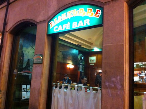 CAFE BAR ELIZAURRE Arenal Bilbao o la actitud by LaVisitaComunicacion