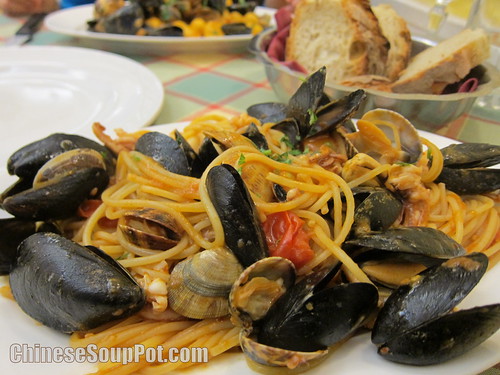 [photo-seafood pasta in italy]