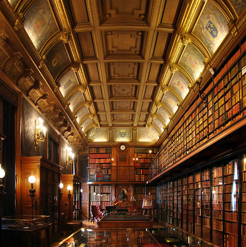 chateau-de-chantilly library