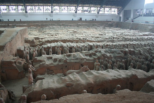 2011-11-17 - Xian - Terracotta warriors - 25 - Excavation hall 1 - Pit