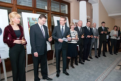 Ministru prezidents Valdis Dombrovskis atklāj projekta „Lietosim Latvijas dizainu!” foto izstādi