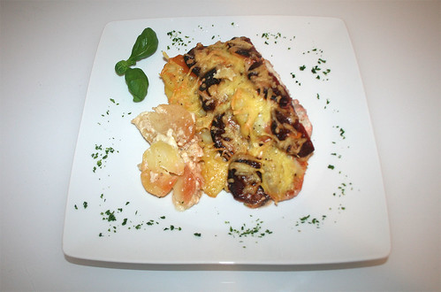 31 - Rote Beete-Kartoffel-Gratin / au gratin beetroot potatoes  - Serviert