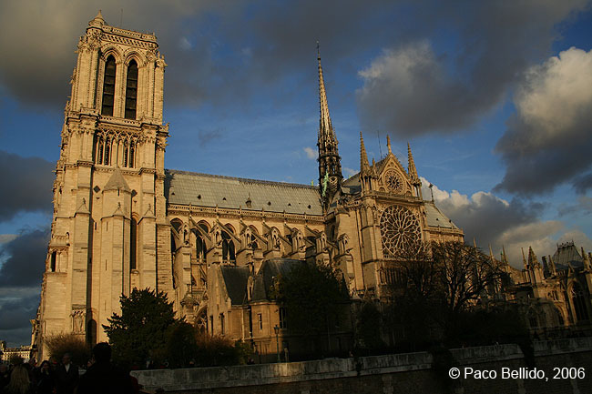 Catedral de Notre-Dame al atardecer. © Paco Bellido, 2006
