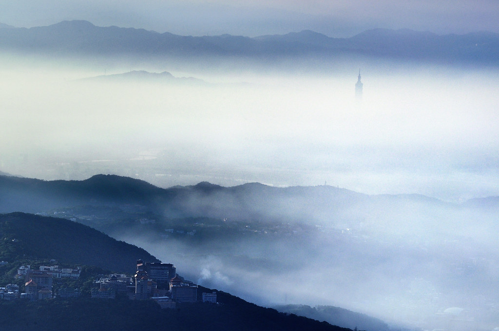 霧鎖台北城