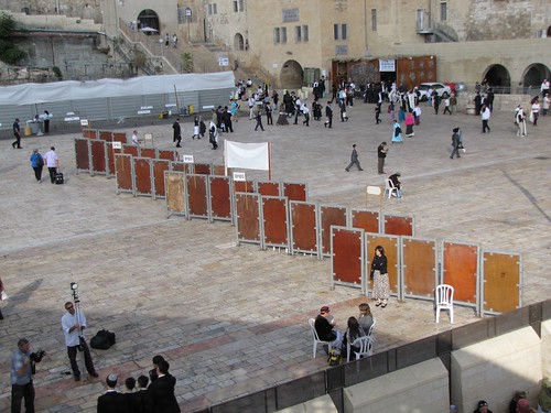 Extended partition in the Western Wall plaza
