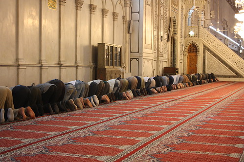 Damascus, Umayyad Mosque, prayers by Arian Zwegers