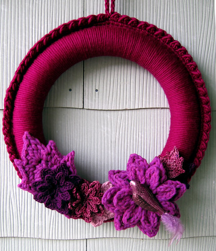 crochet wrapped wreath w/flowers