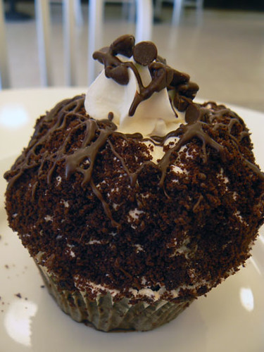 cupcake chocolat de chez crumbs.jpg