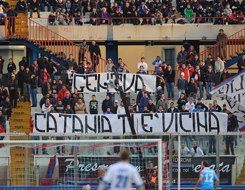 Striscione di solidarietà a Genova dalla curva Sud