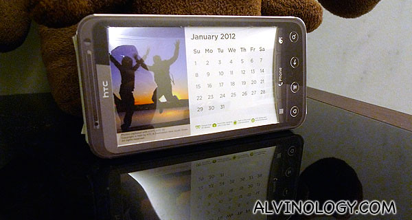 HTC EVO 3D-shaped desk calendar
