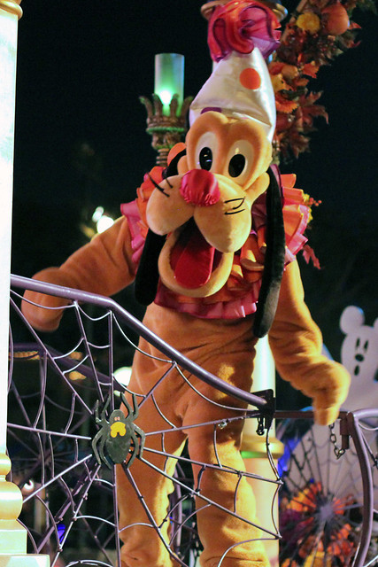Mickey's Costume Party Cavalcade