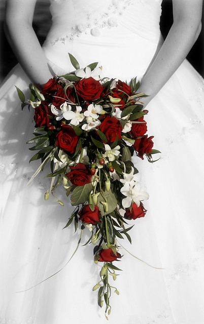DIY Rose and Gardenia Wedding Arrangment To view more wedding bouquet ideas
