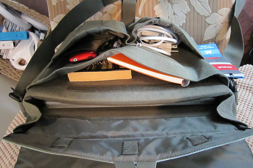 Scout Laptop Messenger by STM - interior