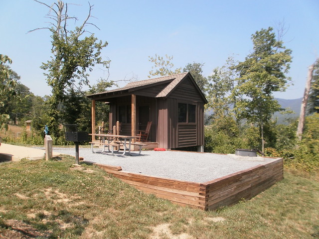 A camping cabin at Shenandoah River State Park
