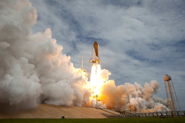 STS-135 Atlantis Launch (201107080028HQ)