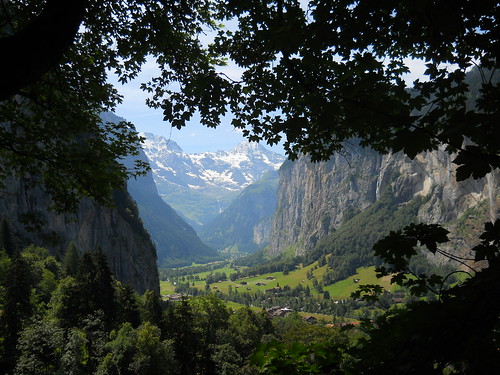 steep sided valley of Lauterbrünnen
