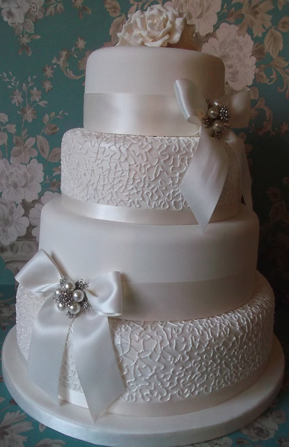 Vintage Lace ffect Wedding Cake This cake was designed for a bride on a 