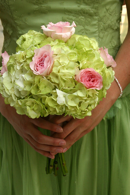 To view more affordable hydrangea wedding arrangement ideas visit