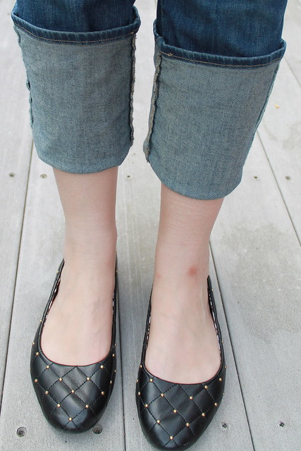Cuffed jeans, quilted ballet flats