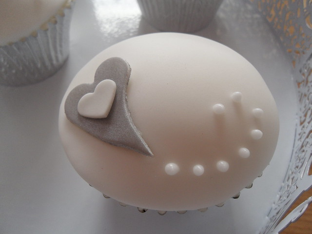 Sample Wedding Cupcakes Silver White with Hearts Cx