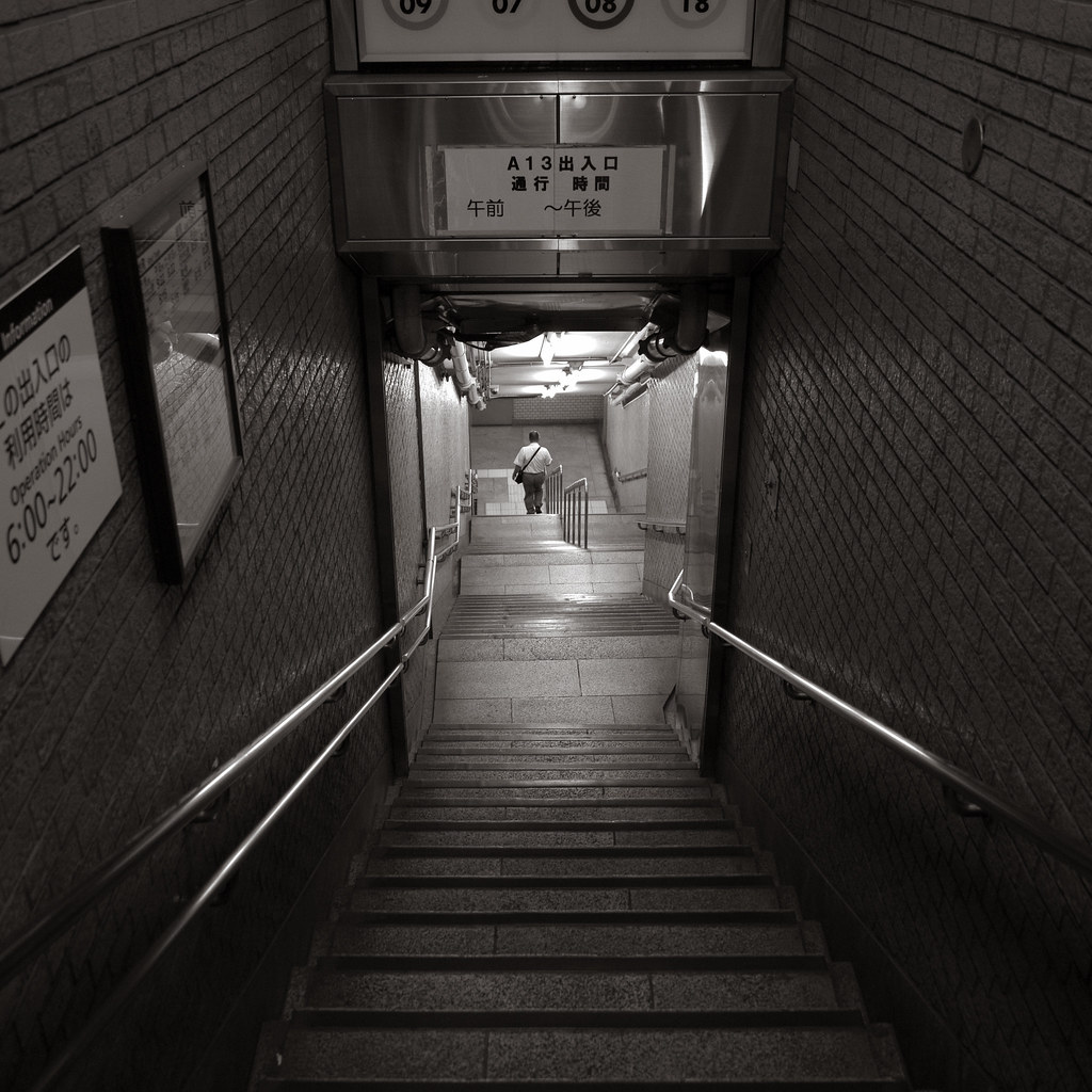 地下鉄の入口 2011/07/13 P1050555