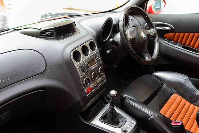 Alfa Romeo GTV interior dash 916 Series
