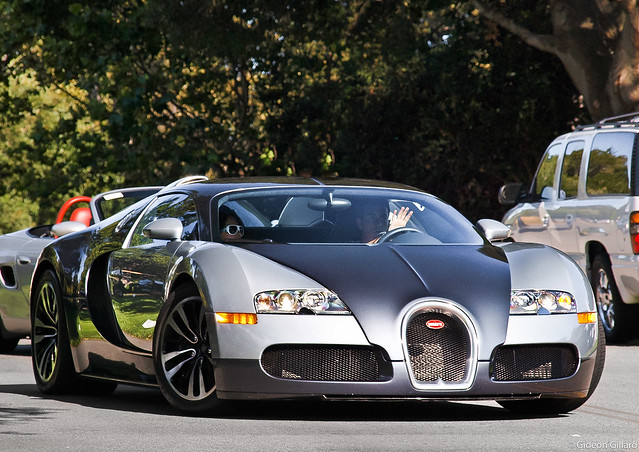 Bugatti Veyron GT Stopping traffic