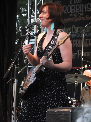 Girls With Guitars at Ottawa Bluesfest 2011