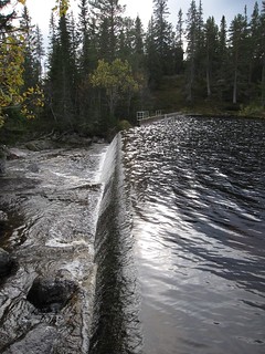 Dam by lake Sandvatnet