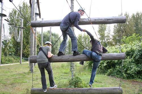 Paul, Höddi, Bernat helping each other up