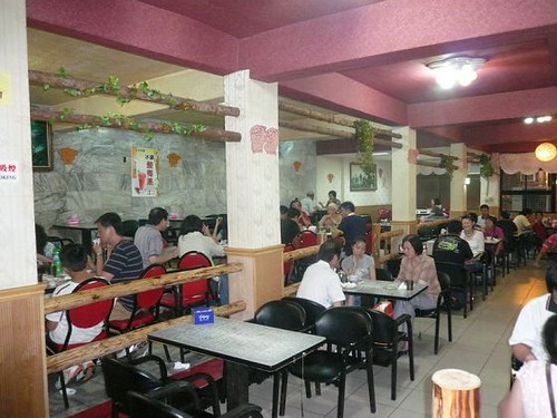 餐廳內滿滿的食客