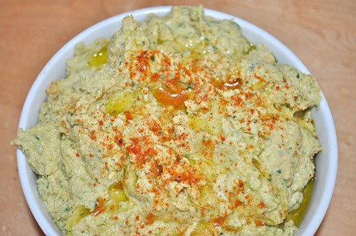 hummus with spice & parsley 6