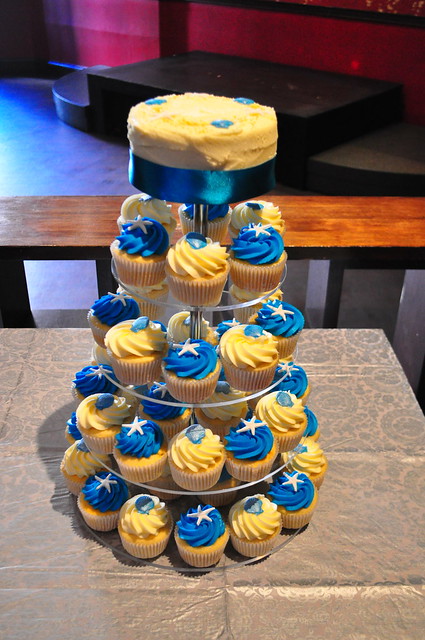 Bright turquoise and white wedding cupcakes
