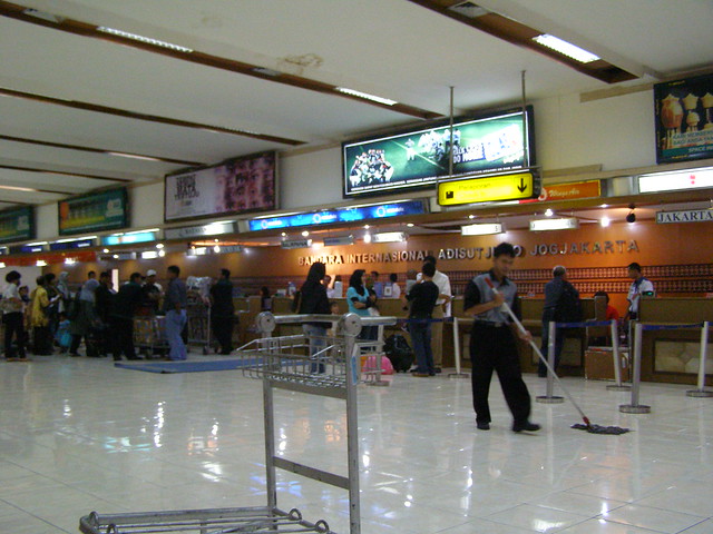 日惹国际机场大堂