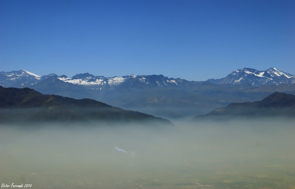 Saliendo de la nube de contaminación que cubre Santiago de Chile