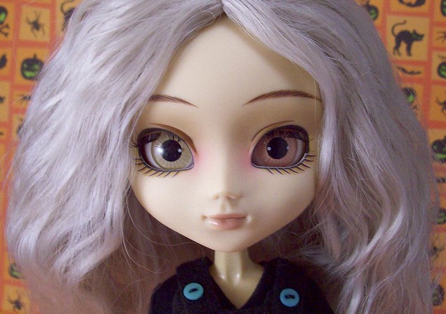 I feel like I never take enough pictures of Noelle my Pullip Zuora