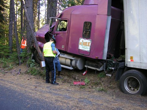 Stupid Truck Driver of the Week Photo