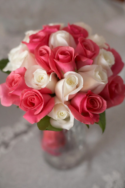 This is a beautiful rose wedding centerpiece of wholesale wedding flowers