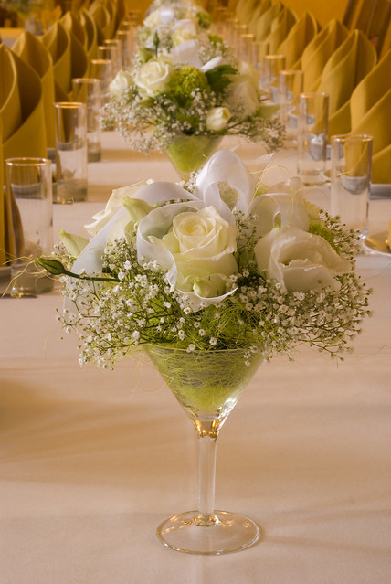 This is a delicate white rose wedding centerpiece of wholesale wedding 