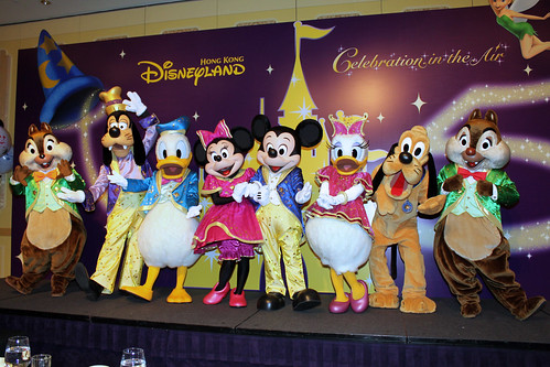 Meeting Mickey and all the gang in their HKDL 5th Anniversary outfits