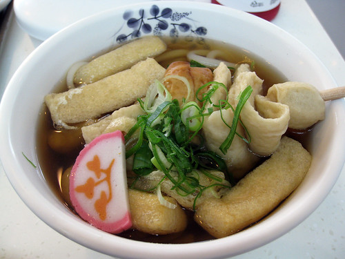 Noodles with skewered fish cakes