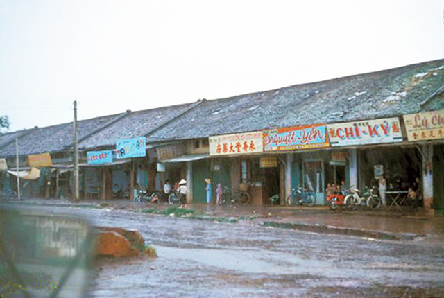Dãy phố Chợ cũ An Lộc 1967