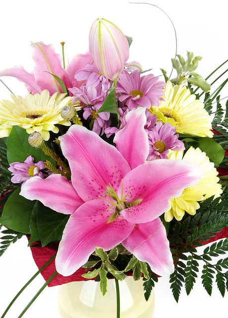 This is a beautiful summer wedding centerpiece of wholesale wedding flowers