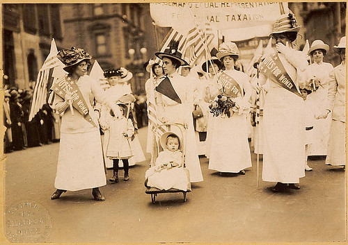 Suffrage_parade-New_York_City-May_6_1912