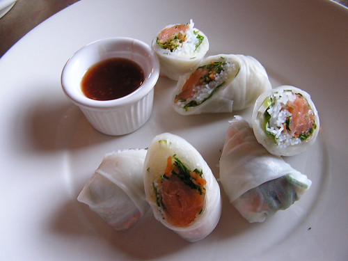 smoked salmon rice paper rolls