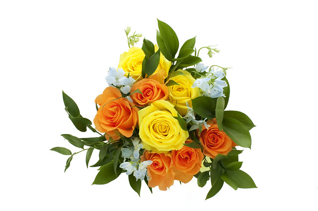This is a beautiful yellow rose wedding centerpiece of wholesale wedding 