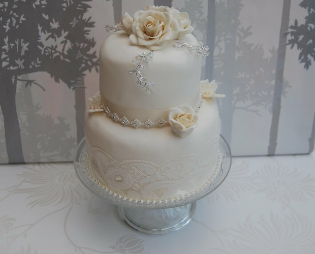 WHITE AND CHAMPAGNE VINTAGE WEDDING CAKE LACE AND DIAMANTE TRIM ROSAMUND 
